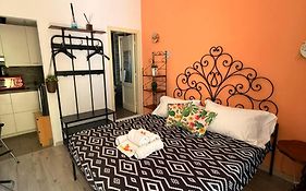 Little Sicilian Home (Hostel Taormina)